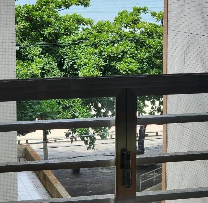 Apartamento pé na areia Guarujá 3 quartos 3 banheiros sala cozinha equipada-1