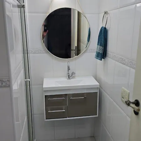 Apartamento pé na areia Guarujá 3 quartos 3 banheiros sala cozinha equipada-3